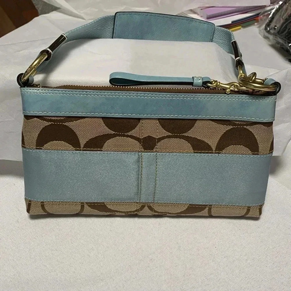 COACH SHOULDER BAG,PURSE. EUC,She’s a BEAUTY ❣️Zipper can be a little tricky. - Picture 4 of 6